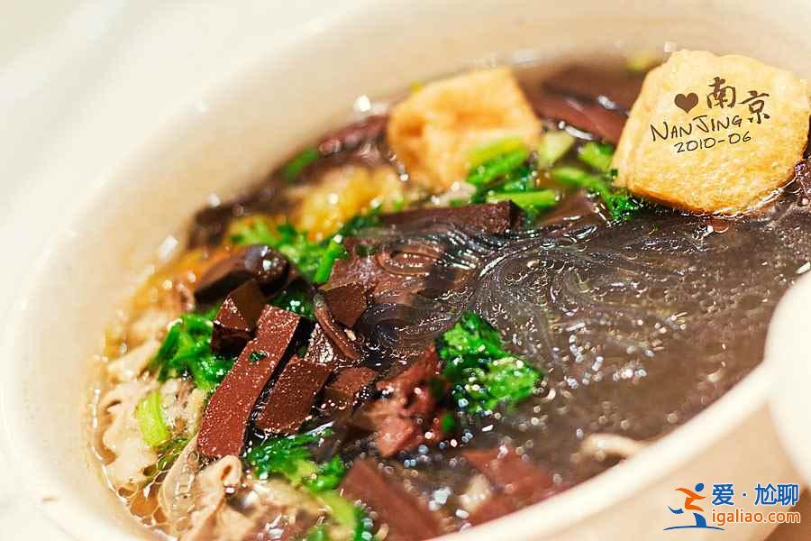 南京美食街在哪里，南京哪里有好吃的小吃？