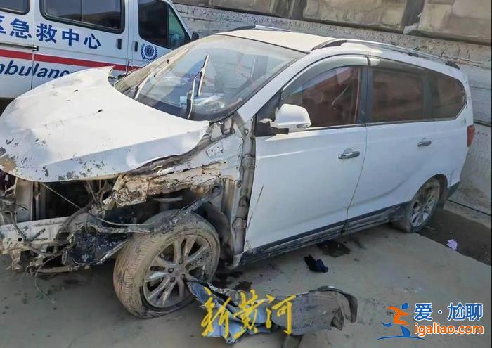 武漢一救護(hù)車闖紅燈撞車后被指“見死不救” 致被撞司機(jī)溺亡 急救中心回應(yīng)？