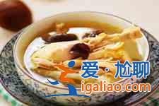 蟲草花煲雞湯？