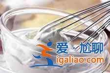 蛋糕上的奶油怎么做？