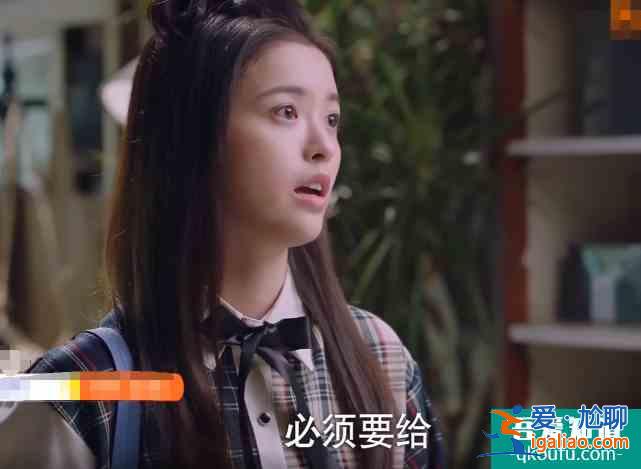 以家人之名：凌霄媽媽請李爸一家聚餐，誰注意座位？才知他向著誰？