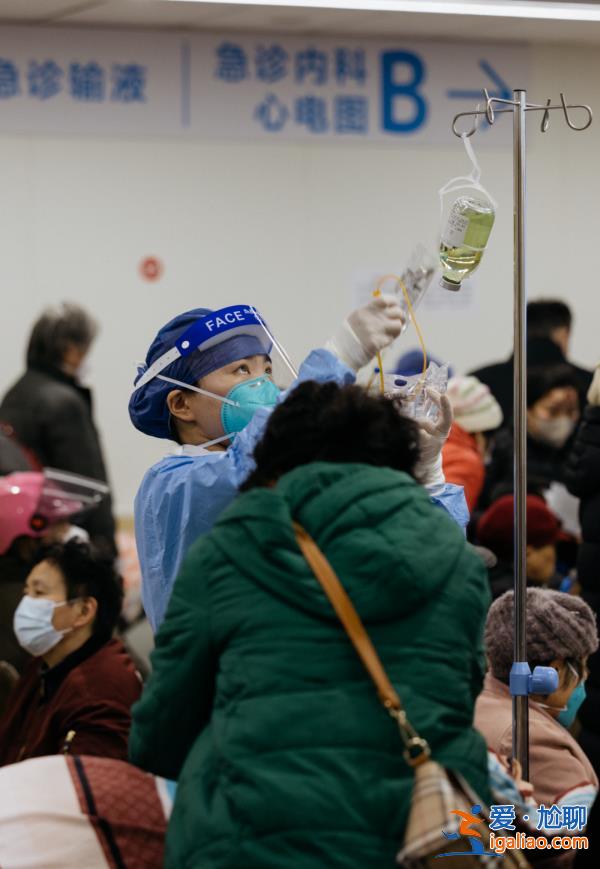 患者激增、重癥高峰、人手緊缺 記者在急診一線蹲點(diǎn)紀(jì)實(shí)拍下這些畫(huà)面？