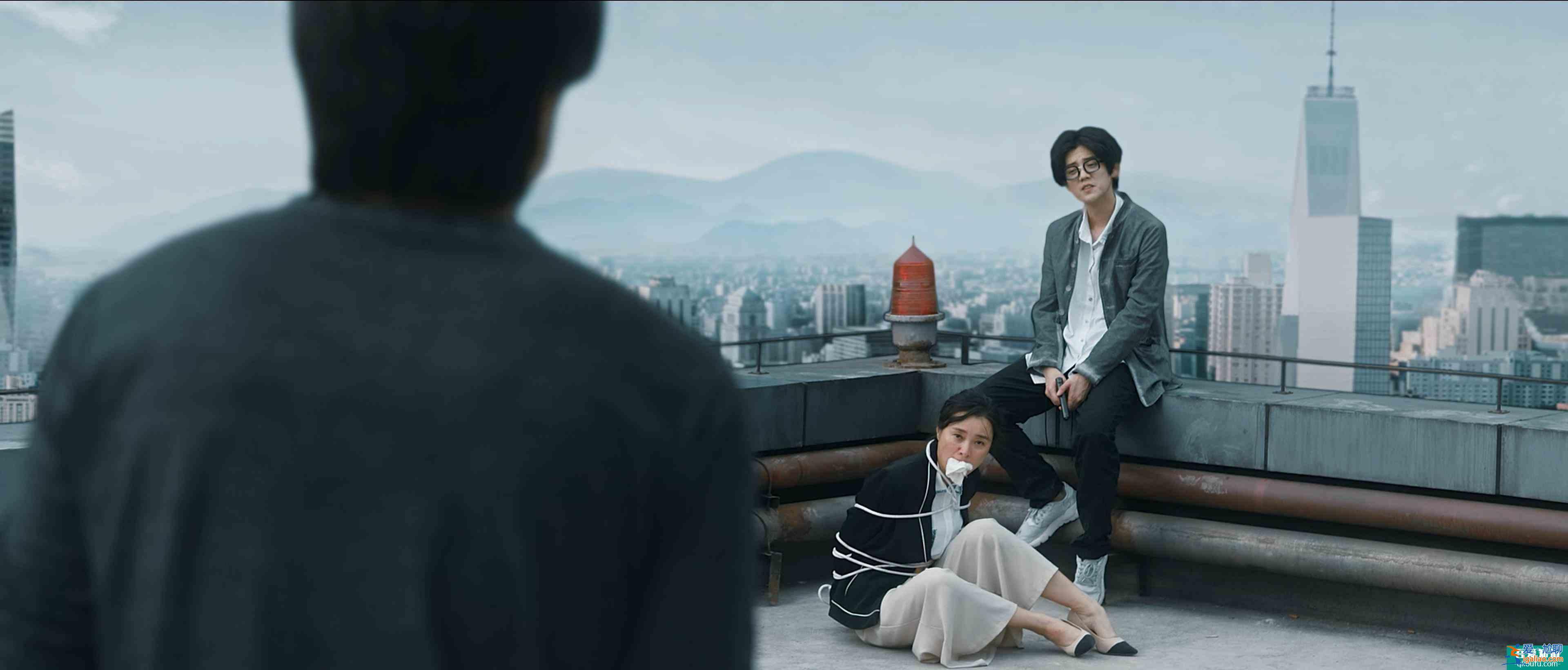 「在劫難逃」懸疑跨界玩科幻，硬漢混搭小鮮肉，鹿晗這次演技幾分？