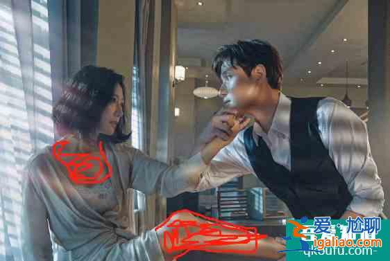白色月光：呂秀才“偷親”40歲宋佳，嫌棄到表情失控，連翻白眼？