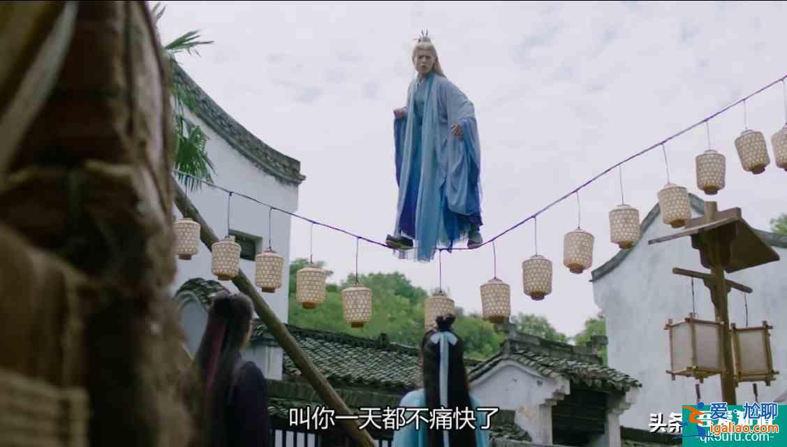 琉璃：藤蛇神君怎么突然下界放一把火？就為了做璇璣的靈獸？？