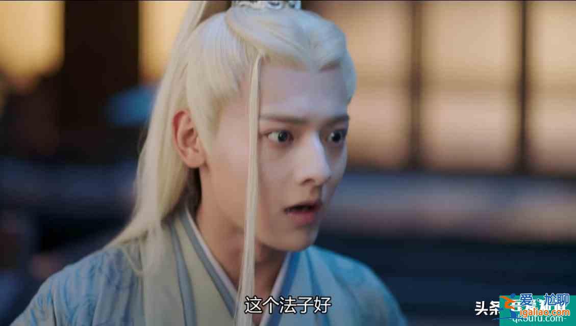 琉璃：藤蛇神君怎么突然下界放一把火？就為了做璇璣的靈獸？？