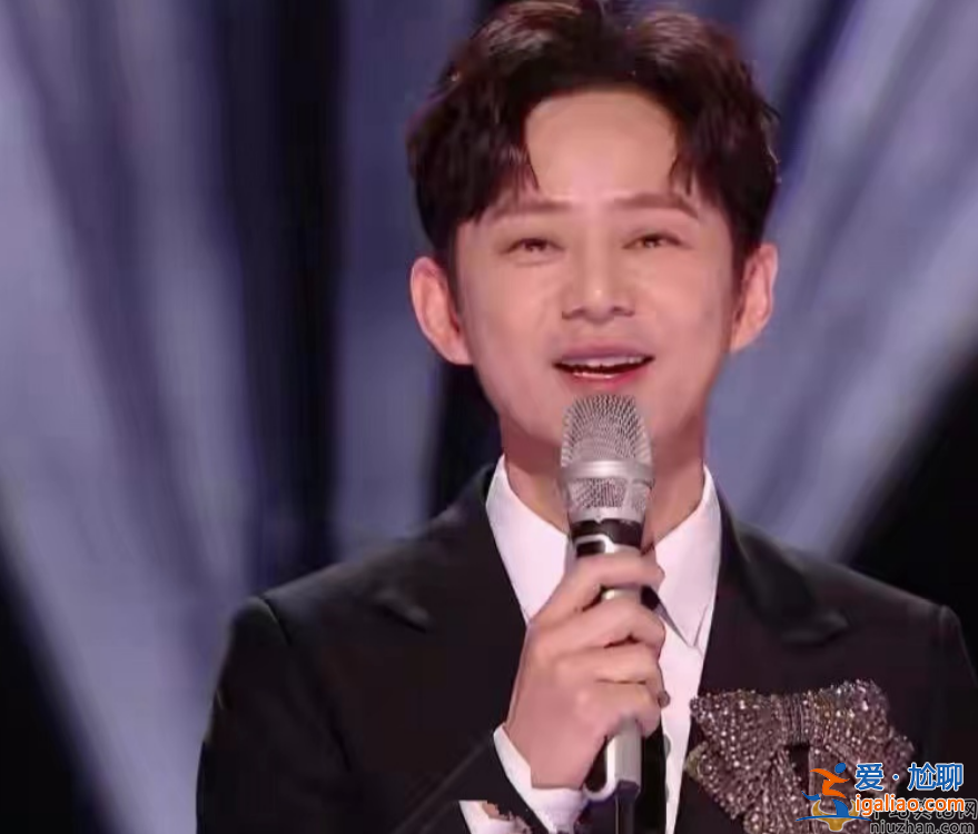 何炅怎么回事？跨年夜含淚主持淚灑全程 何炅爸爸去世是真的嗎