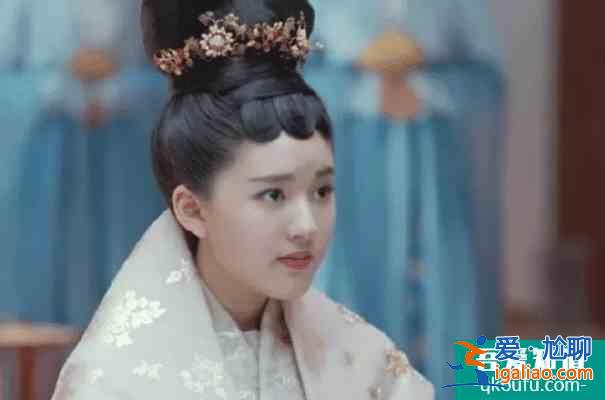 95后小花的古裝災(zāi)難，錦鯉楊超越主演的《且聽鳳鳴》大家看了嗎？
