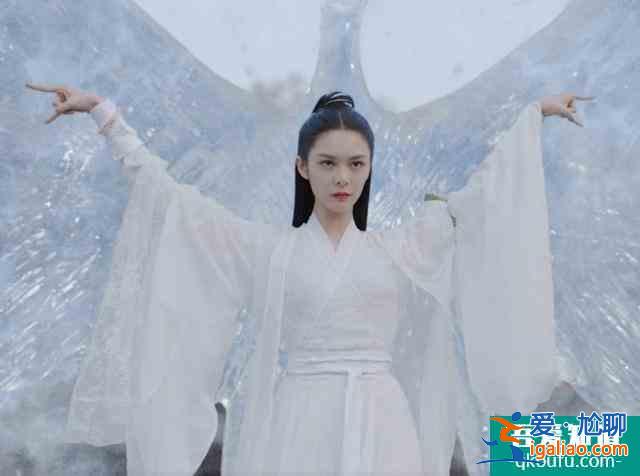 且聽鳳鳴：左青鸞使出冰鸞，卻忘了冰怕火，鳳舞潛能激發(fā)瘋狂升級(jí)？