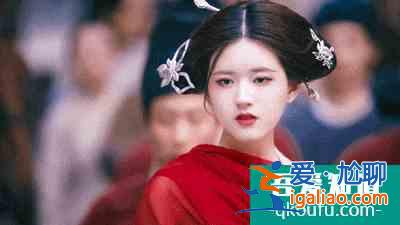 95后小花的古裝災(zāi)難，錦鯉楊超越主演的《且聽鳳鳴》大家看了嗎？