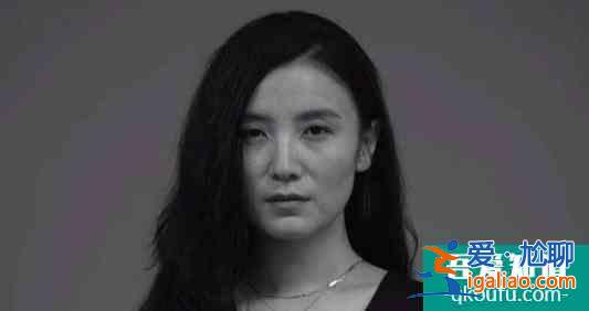 《白色月光》中的宋佳，無需炸裂的演技，舉手投足全是壓抑？