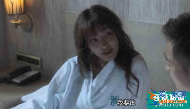《白色月光》中的宋佳，無需炸裂的演技，舉手投足全是壓抑？