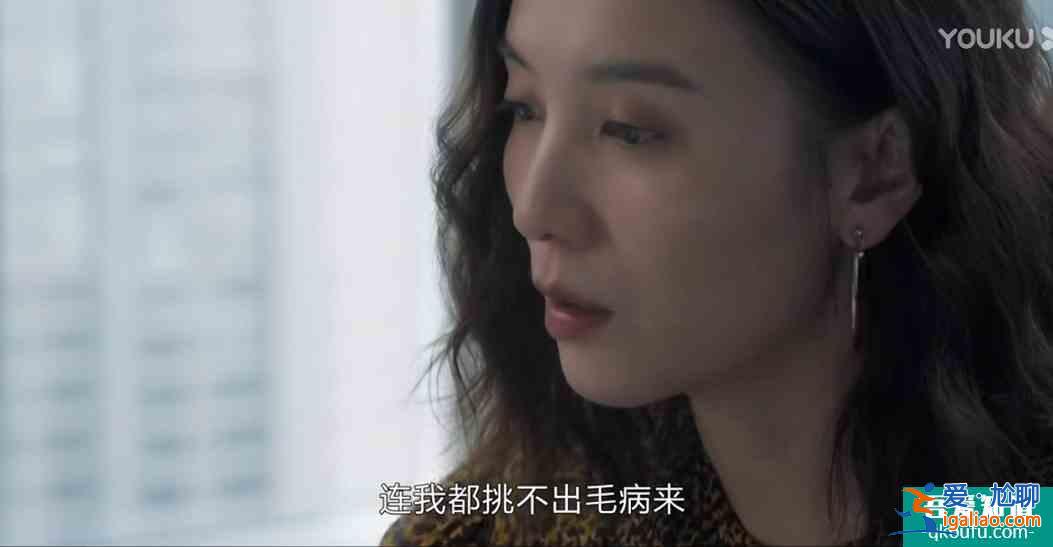 《白色月光》中的宋佳，無需炸裂的演技，舉手投足全是壓抑？