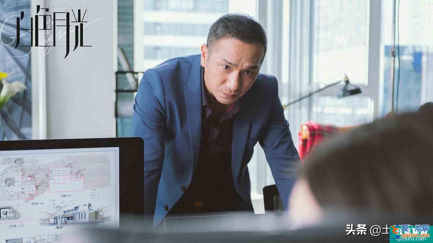 白色月光披著懸疑外衣演女性成長，用力情緒化，再強(qiáng)行歸于體面？