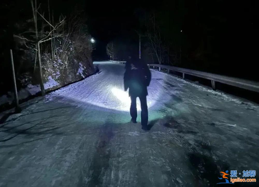 “我2歲的兒子快不行了！”上海母子跨年夜賞雪被困山頂 找到時孩子已失溫？