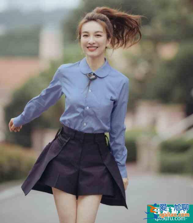 吳昕校服風清新寫真 青春活力少女感滿滿？