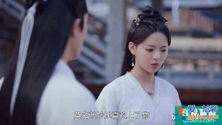 且聽鳳鳴：紅衣服的鳳舞，才是真正的鳳舞，白衣服的她是穿越的？