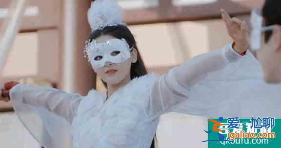 楊超越公布《且聽鳳鳴》最新劇照，菜鳥成長(zhǎng)記，網(wǎng)友：仙氣十足？