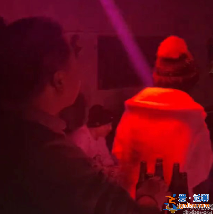 楊穎關(guān)喆現(xiàn)身酒吧!網(wǎng)友爆料兩人關(guān)系非同一般 曾被拍一同去滑雪