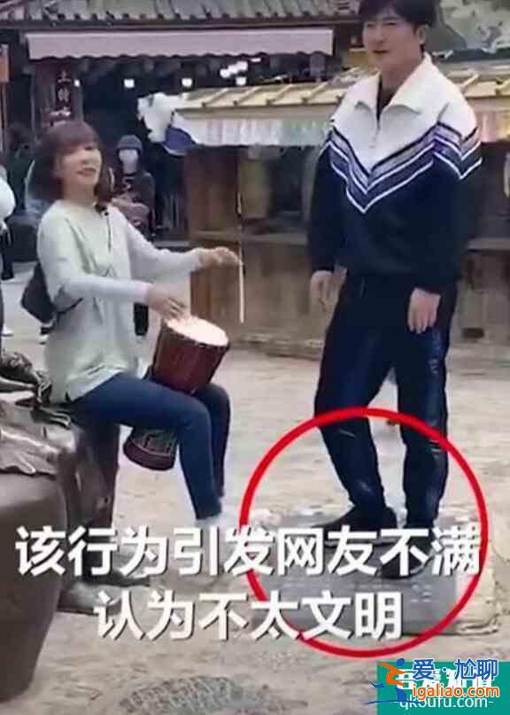 郭京飛王珞丹踩石碑 被吐槽行為不太文明引熱議？