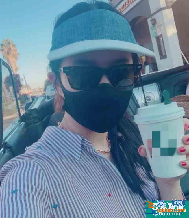 劉亦菲坐敞篷跑車兜風(fēng) 手拿咖啡盡顯舒適愜意十足？