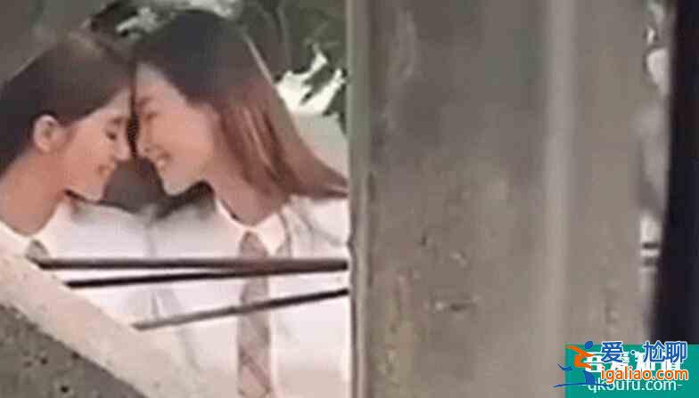 劉詩詩倪妮蹭額頭 互相撒嬌網(wǎng)友直呼糖分超標？