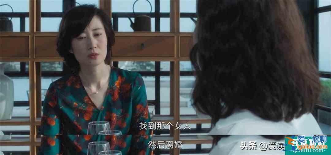 《白色月光》：成年人沒有崩潰的自由，內(nèi)心很崩潰，也要笑臉迎人？