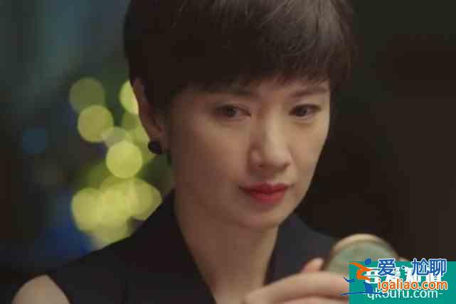 以家人之名：賀子秋還賀梅化妝鏡，與賀梅決裂，回家路上哭成淚人？