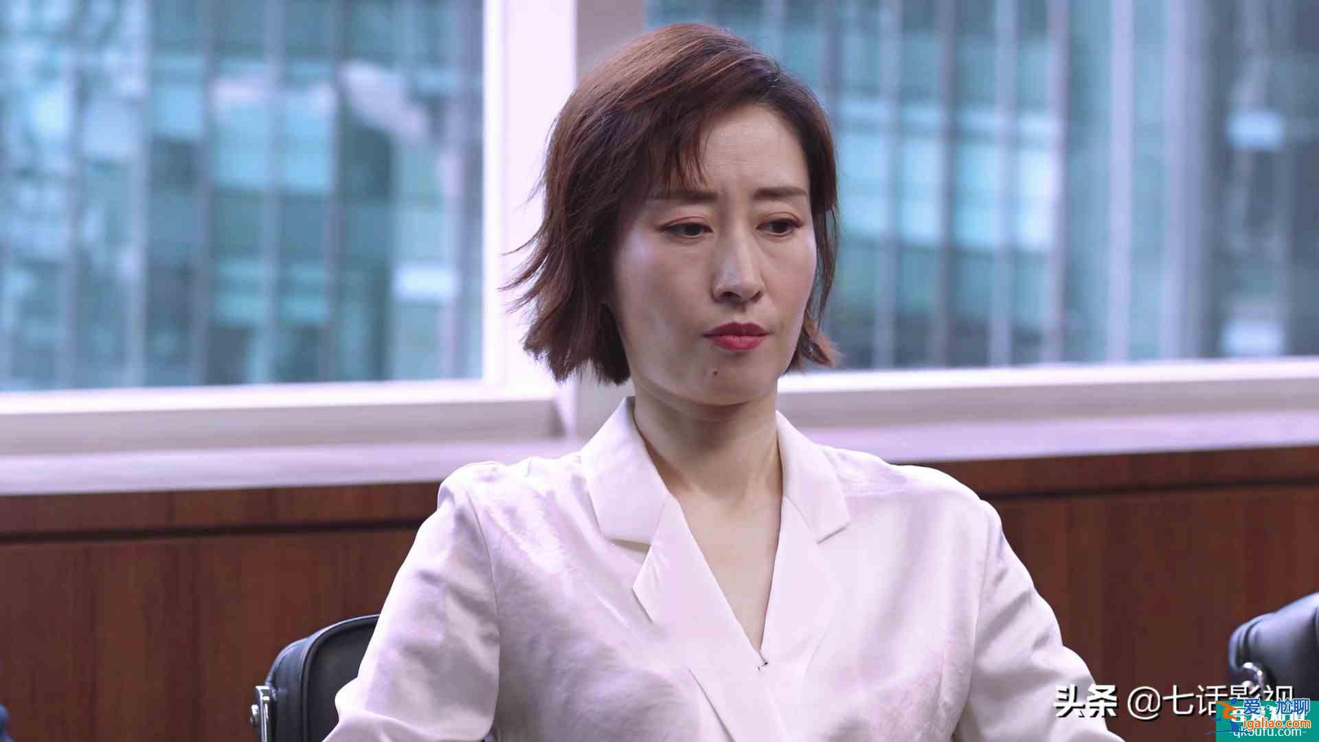 《白色月光》：誰(shuí)才是張?chǎng)握嬲某鲕墝?duì)象？？
