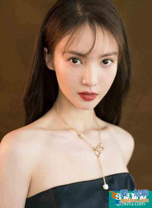 金晨用螺螄粉豐唇 自侃以后都有豐唇捷徑哈哈？