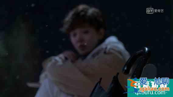《穿盔甲的少女》開播笑到頭掉，冰甜CP首次KISS太魔性了？