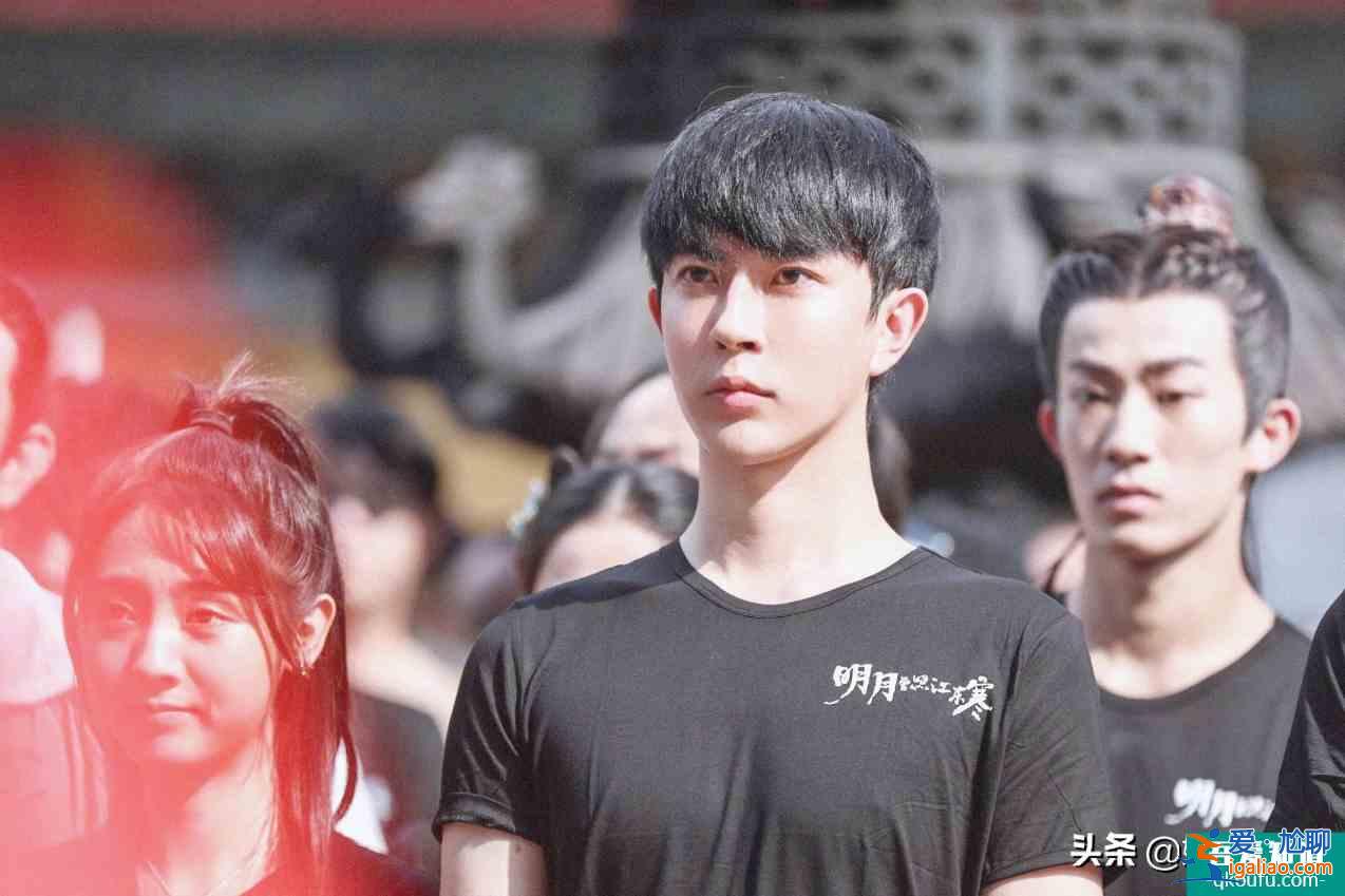《明月曾照江東寒》8月開更，于朦朧帥氣出鏡，女主更是天生麗質(zhì)？