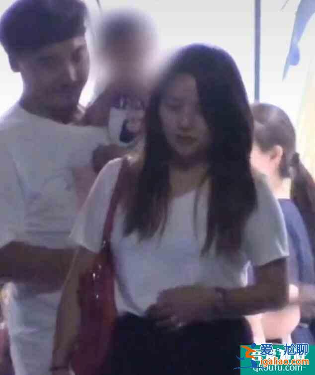 何潔刁磊同框現(xiàn)身 刁磊抱三胎女兒互動畫面溫馨有愛？
