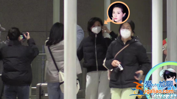 萬茜一家三口罕同框！夫妻倆當(dāng)街熱吻秀恩愛 一旁女兒似小大人