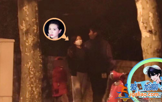 萬茜一家三口罕同框！夫妻倆當(dāng)街熱吻秀恩愛 一旁女兒似小大人
