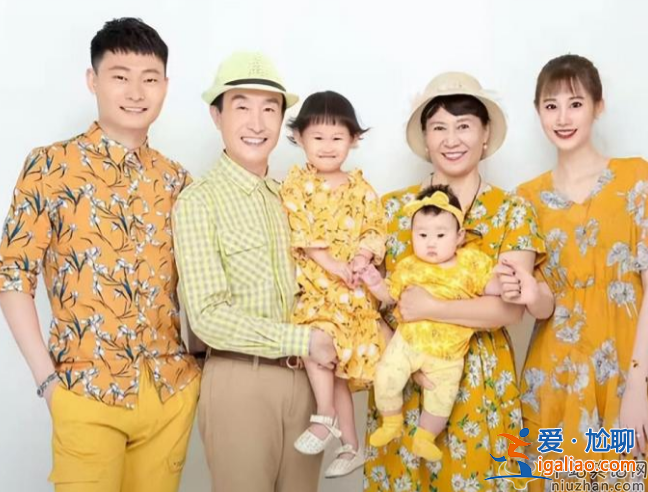 鞏漢林近況曝光!65歲發(fā)際線后移明顯 豪宅飲酒作樂(lè)太過(guò)瀟灑
