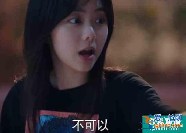 以家人之名：凌霄喂子秋吃烤紅薯，尖尖的反應像極了他們倆姐姐？