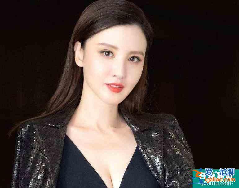 張萌曬姐姐們的禮物 應(yīng)有盡展示友誼情比金堅(jiān)？