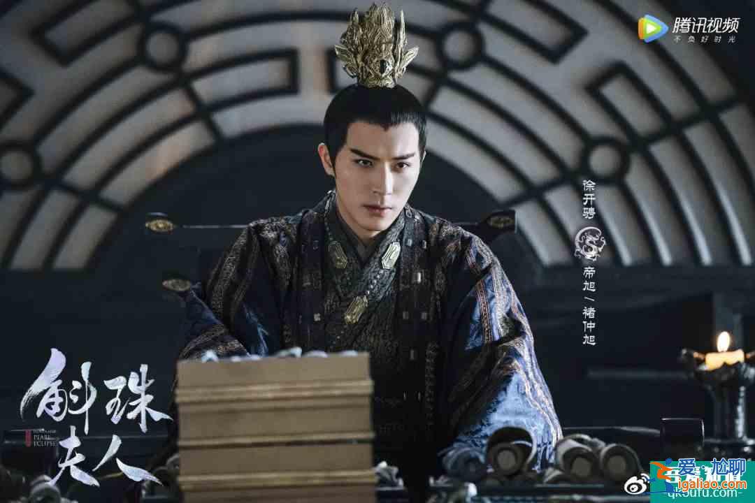 是《且聽鳳鳴》里的冷面傲嬌圣子君臨淵，更是自在生活的快樂水豚先？