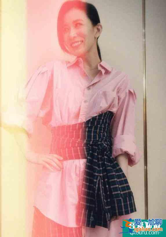 45歲佘詩(shī)曼扮嫩成功 一身粉嫩打扮笑容甜美顯少女感？