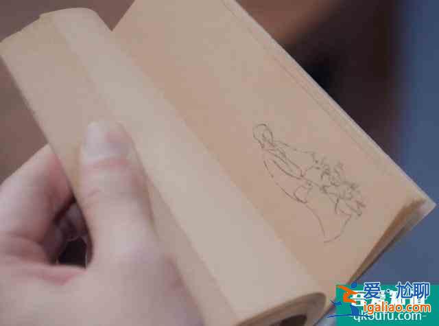 且聽鳳鳴：鳳舞送生日禮物，書角的畫太穿越，君臨淵被動畫片迷??？