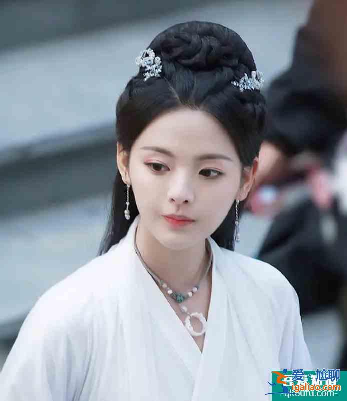 《且聽鳳鳴》：說楊超越有演技，真夸不下去，但她確實有個大優(yōu)點？