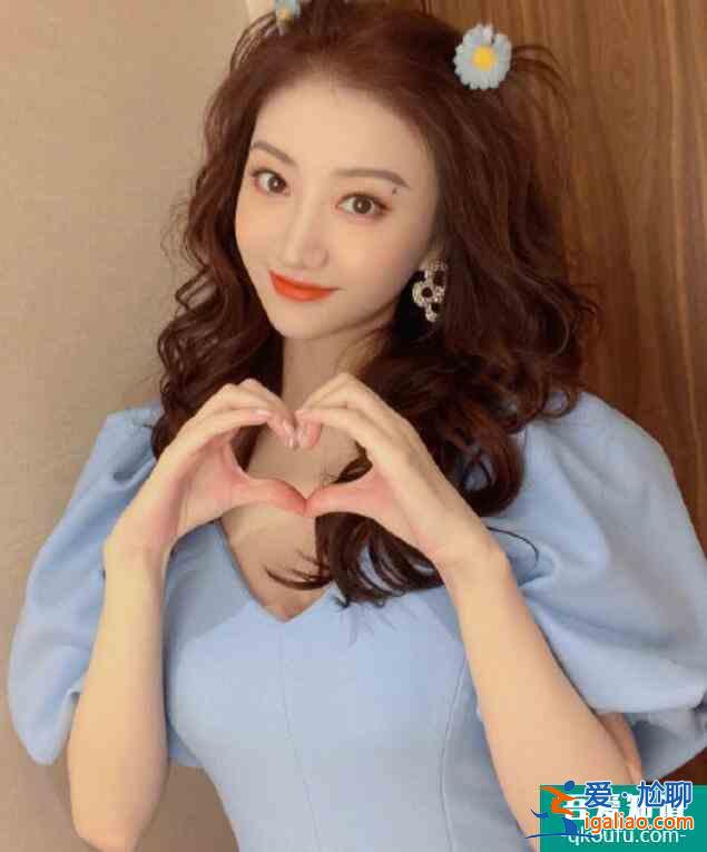景甜曬甜美近照 頭戴兩朵小雛菊頭飾少女感滿分？
