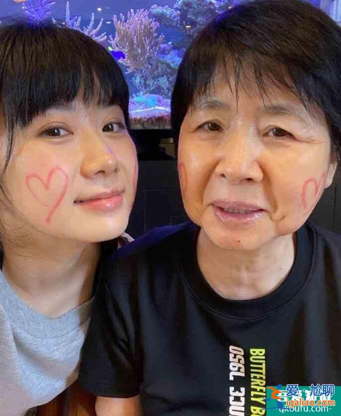 福原愛(ài)曬與母親合照 母女倆五官神相似簡(jiǎn)直一模一樣？