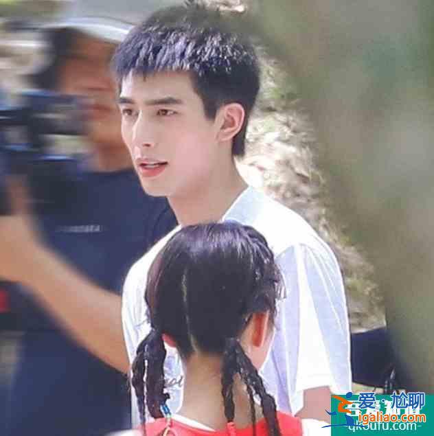 《以家人之名》三兄妹劇外合體，錄制綜藝互相打鬧，這場面很熟悉？