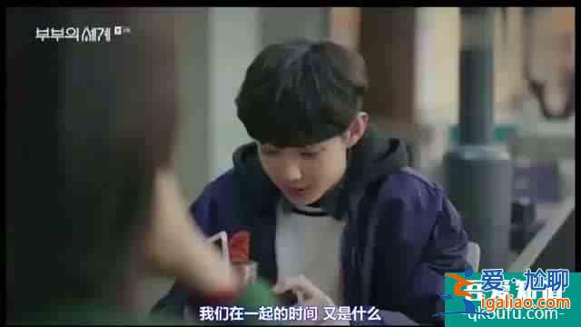 《白色月光》重提出軌話題，成人的道德準則在孩子世界里一文不值？