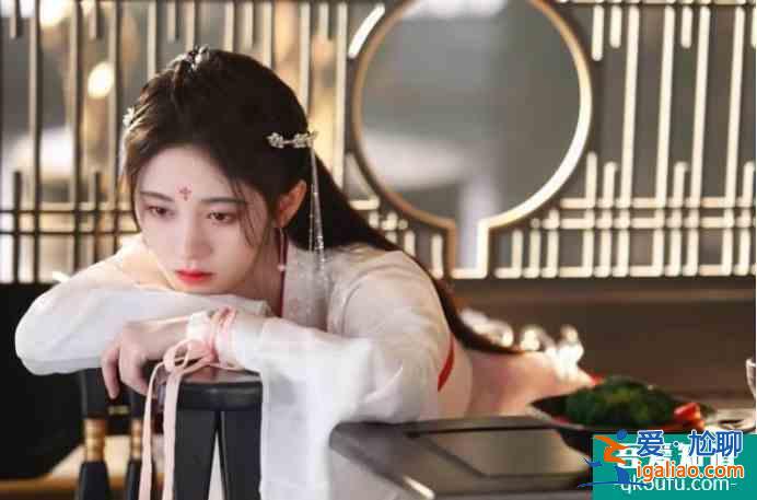 《漂亮書生》全員顏值9分，人火劇不火，只因鞠婧祎男裝太假？？
