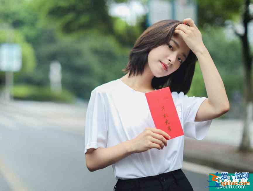 《我好喜歡你》未完播，沈月又?jǐn)y新劇來襲，我卻被章若楠吸引？