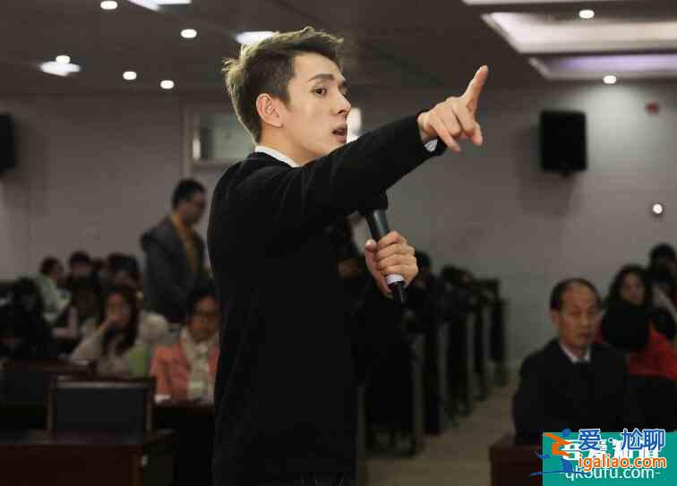 李佳琦回應落戶上海 想為上海獻出一份自己的力量？