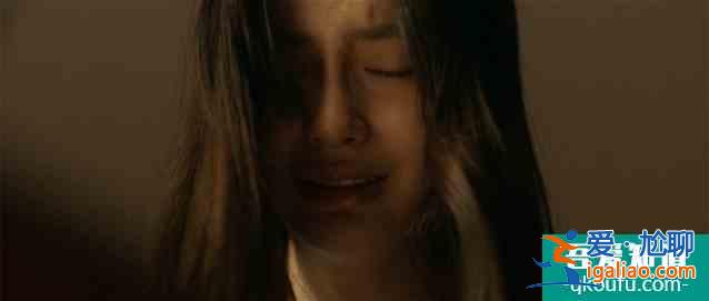 《摩天大樓》開播很帶感，楊穎卻被嘲演技尷尬，臉部僵硬嘴巴出戲？